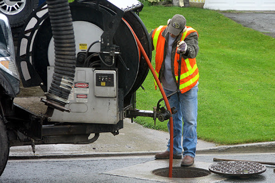 4 Major Reasons to Get Professional Sewer Cleaning Services